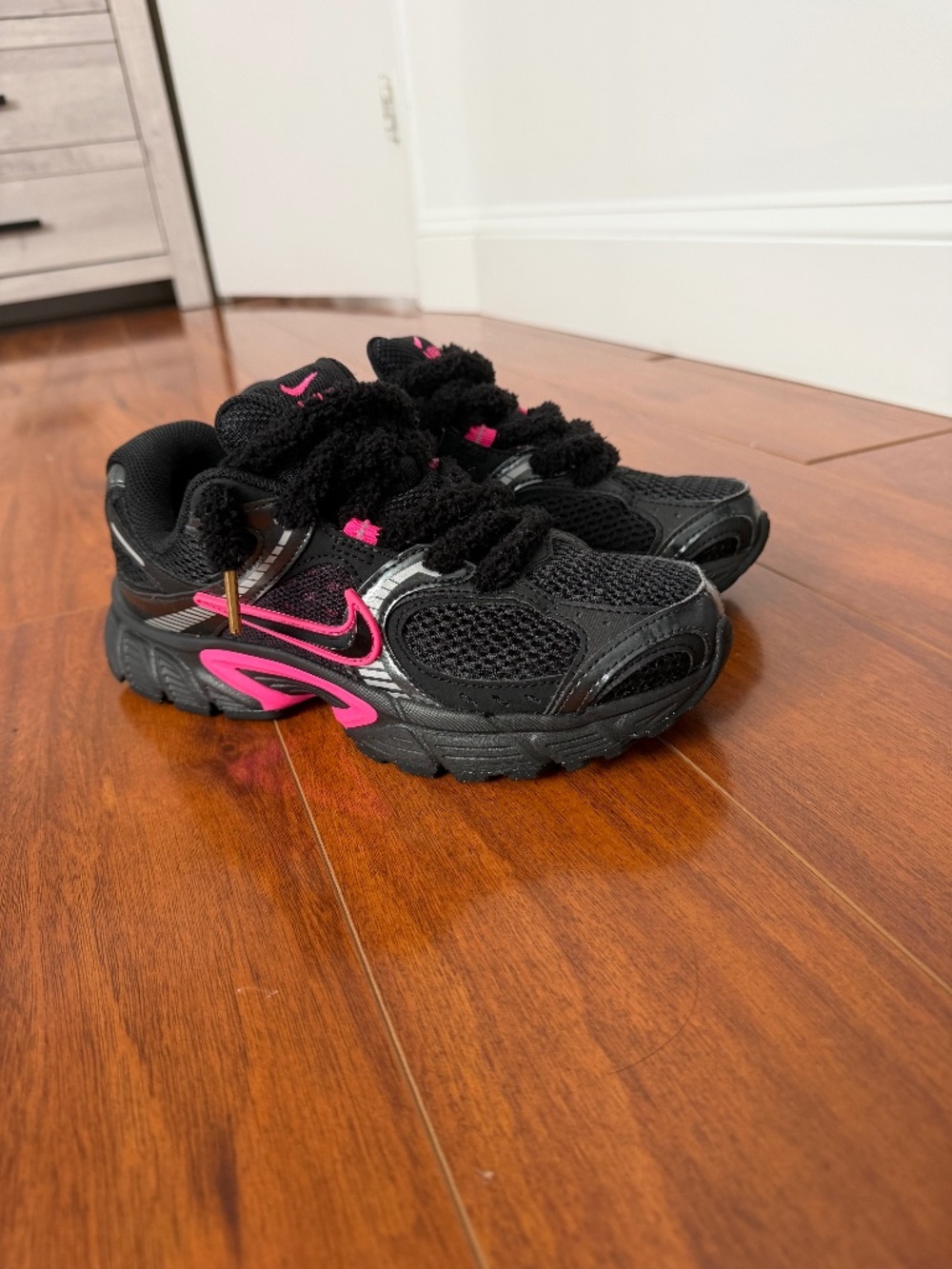 Black and hot pink nike sneakers with fluffy laces